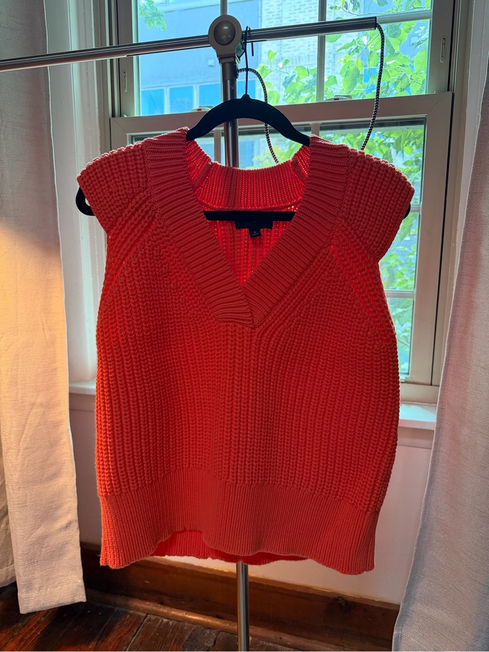 Banana Republic Coral Ribbed V-Neck Sleeveless Knit Top
